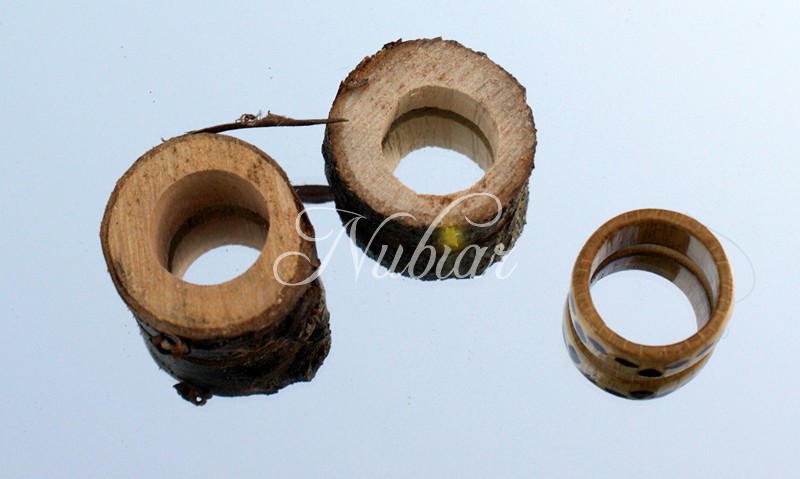 Ringen van hout gemaakt